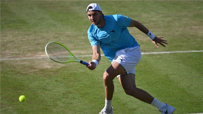 Struff verabschiedet sich vom Tennis-Turnier in Stuttgart Jan-Lennard Struff mühte sich im Achtelfinale gegen Jiri Lehecka vergeblich.