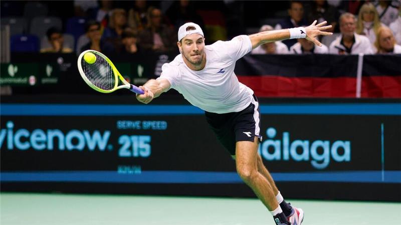 Davis Cup: Deutsches Tennis-Team im Halbfinale Jan-Lennard Struff zeigte gegen Kanada eine starke Leistung.