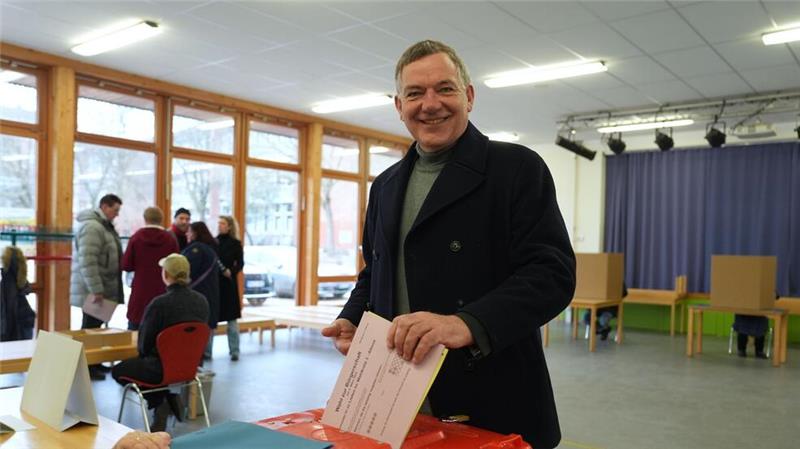 Jan van Aken spricht vom Comeback seiner Partei. 