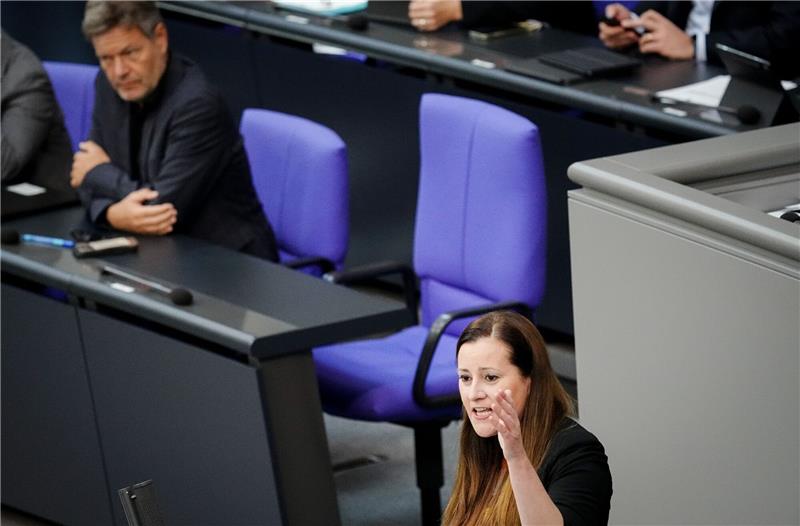 Linken-Chefin: Wahlergebnis in Niedersachsen enttäuschend Janine Wissler, Parteivorsitzende der Partei Die Linke, im Bundestag.