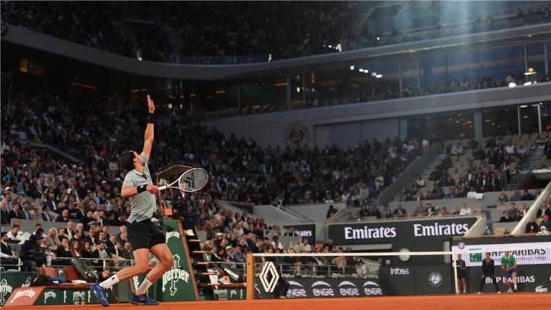 Streit um Abendspiele in Paris: Warum keine Frauen-Matches? Jannik Sinner gegen Arthur Rinderknech bestritten eine Night Session in Paris.