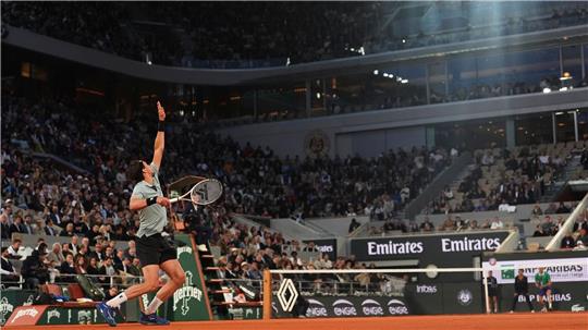 Jannik Sinner gegen Arthur Rinderknech bestritten eine Night Session in Paris.