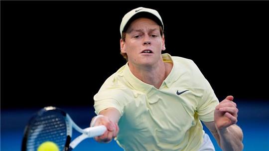 Jannik Sinner wird wegen eines Verstoßes gegen die Anti-Doping-Regeln drei Monate gesperrt.