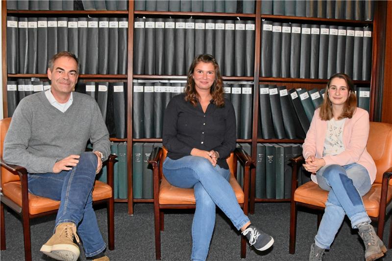 Jasmin Hoff von der TU Clausthal (Mitte) berichtet GZ-Chefredakteur Jörg Kleine und Caterina Klaeden von ihrer Arbeit.  Foto: Roß