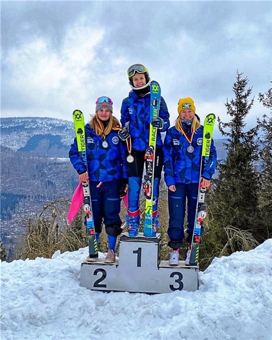 Jasmin Janosch holt sich vor Annika Röbbel und Jana Klostermeyer den Landesmeistertitel im Slalom.