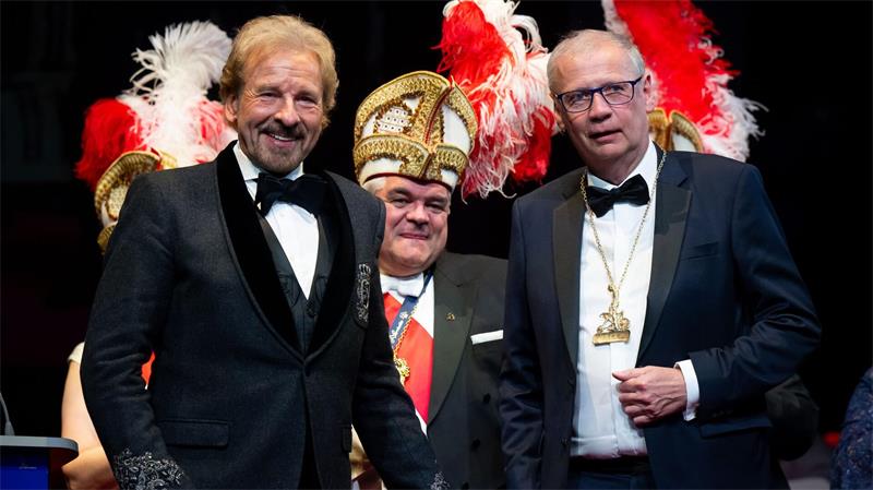 Jauch erhielt 2025 den Karl-Valentin-Orden - die Laudatio hielt sein Freund Thomas Gottschalk. (Archivbild)
