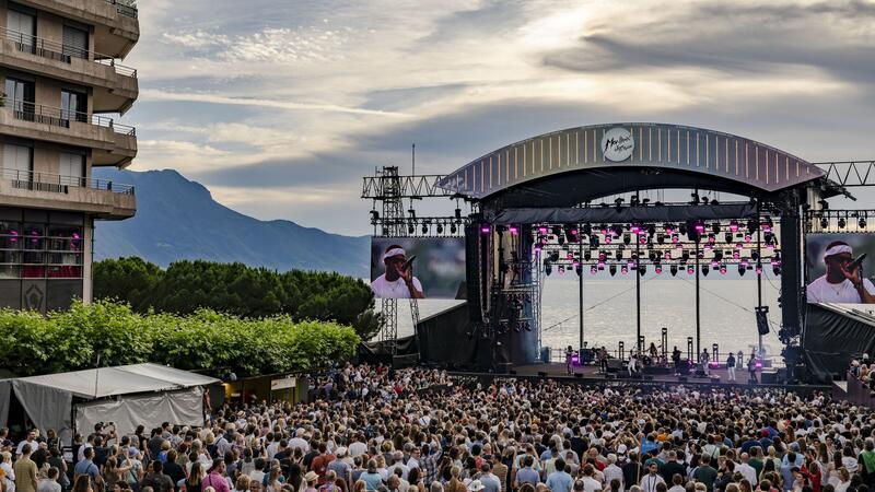 Spektakuläre Seebühne beim 58. Jazz Festival in Montreux Jazzmusiker Trombone Shorty und Orleans Avenue weihen in Montreux die eigens gebaute Seebühne ein.