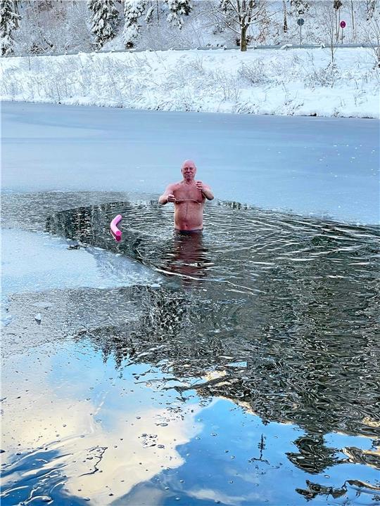 Je kälter, desto lieber: Eisschwimmer Volker von Thenen in seinem Element. Foto: Privat
