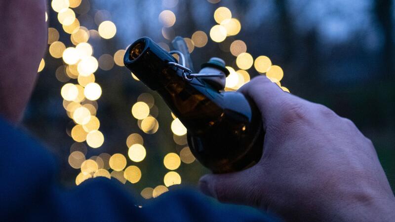 Unterschätzte Gefahr? Das macht Alkohol mit Ihrer Gesundheit Je mehr Alkohol man trinkt, desto höher ist das Risiko, an Krebs zu erkranken.