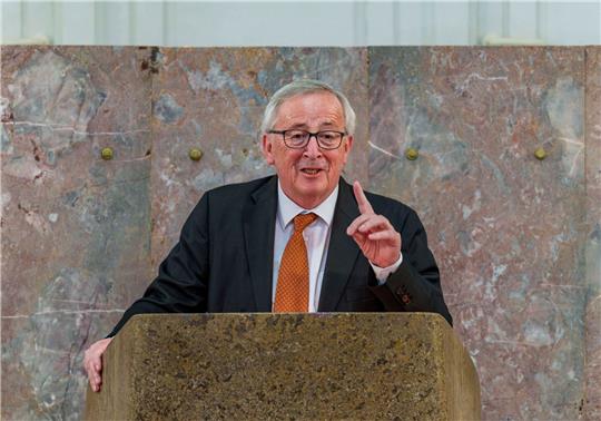 Jean-Claude Juncker, Laudator und ehemaliger Präsident der Europäischen Kommission, warnt die EVP vor einer Zusammenarbeit mit Giorgia Meloni - dies käme einer Verharmlosung der extremen Rechten gleich.
