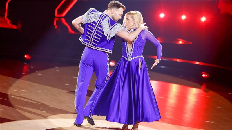 „Let’s Dance“: Jeanette Biedermann ist raus Jeanette Biedermann konnte zwar die Jury überzeugen, schied aber trotzdem aus.