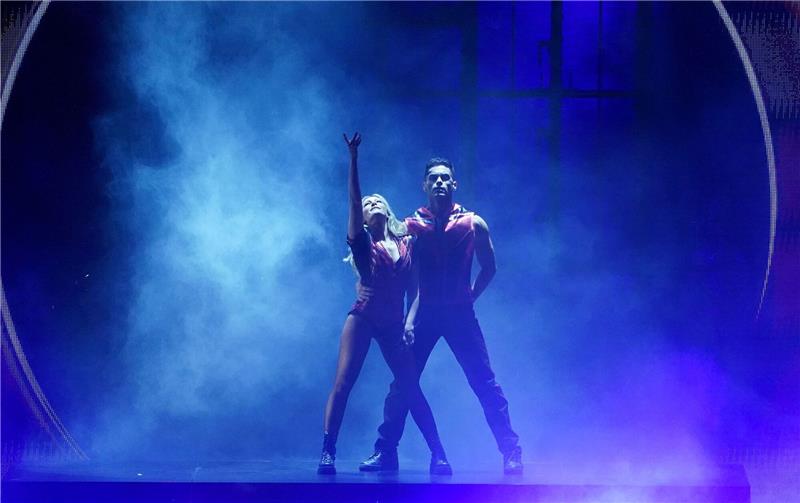 Fischer nach Unfall: „Wunde war zu tief, um weiterzumachen” Jede Geste sitzt: «Was für ein Megastart heute bei euch», sagt Helene Fischer.
