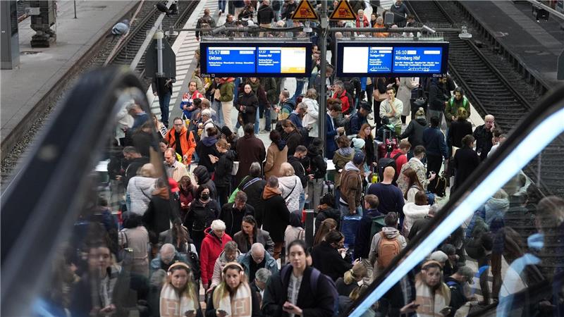 Zugverkehr am Hamburger Hauptbahnhof läuft wieder Jeden Tag fahren hunderte Züge am Hamburger Hauptbahnhof.