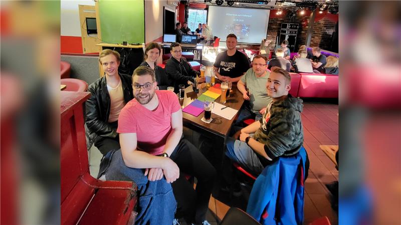 Queere Community im Oberharz lädt zum Aktionstag Jeden ersten Dienstag im Monat trifft sich die Queere Community im Oberharz um Vorsitzenden Wolfram Haeseler (vorn links) öffentlich im Kellerclub. Fotos: Privat