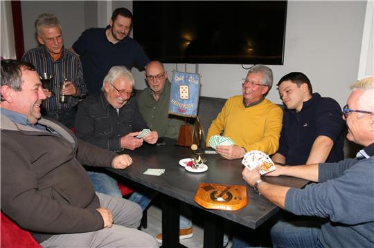 Jeden letzten Freitag im Monat kommen die Skatfreunde von „Karo Sieben Heimerode“ zusammen.