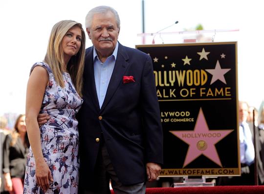 Jennifer Aniston mit ihrem Vater John Aniston 2012 in Hollywood.