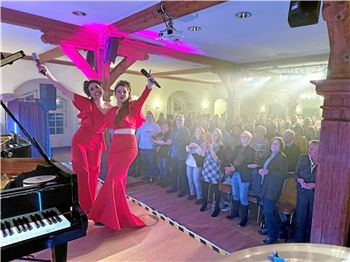 Queenz of Piano: Zwei Königinnen rocken das Schloss