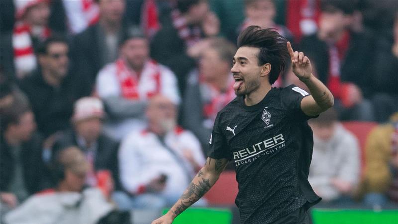 Derby-Spektakel in Köln: 3:3 zwischen Köln und Gladbach Jens Castrop bejubelt sein Traumtor.