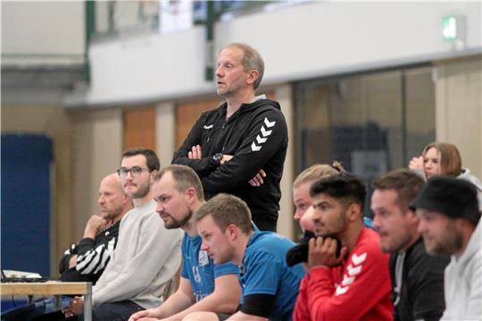 Jens Kloß hatte bereits beim Spiel gegen die HSG Schoningen/Uslar/Wiensen kurzzeitig ausgeholfen, zur kommenden Saison übernimmt er dann komplett das Landesliga-Team der HSG Bad Harzburg/Vienenburg. Foto: Gietemann