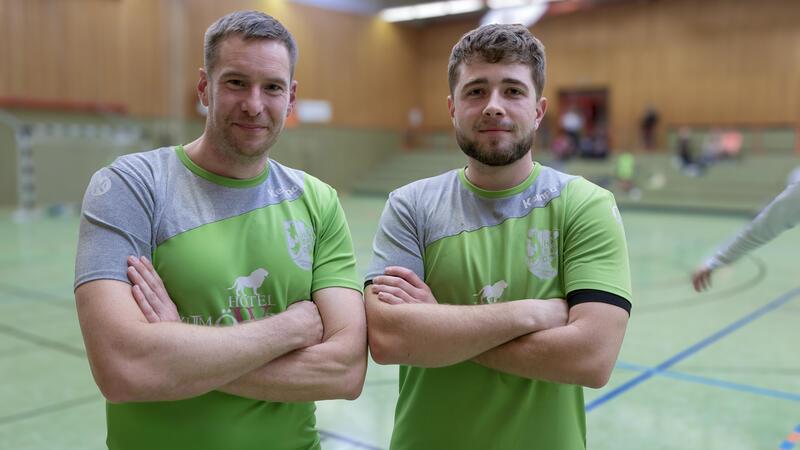 Die Doppelspitze der HSG Langelsheim/Astfeld hat ausgedient Jens Oelker (l.) und Maurice Hanke können Aufsteiger HSG Langelsheim/Astfeld noch auf einen Platz in der oberen Tabellenhälfte der Landesliga führen. Nach der Saison ist für das Trainer-Duo bereits wieder Schluss.Foto: Drechsler