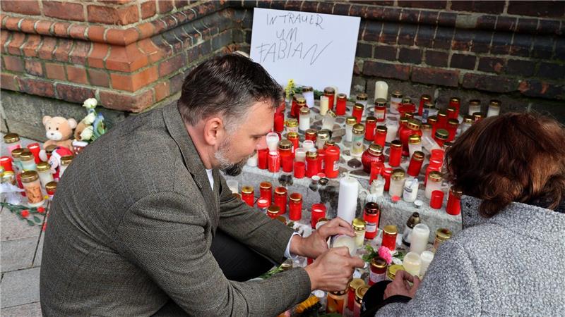 „Einfach so sinnlos“ - Erschütterung über Kinderleiche Jens-Peter Schulz, Pastor der Ev.-Luth. Pfarrgemeinde Güstrow, ist es ein Trost, dass die Menschen in Güstrow mit ihrer Trauer und Anteilnahme zusammenkommen.