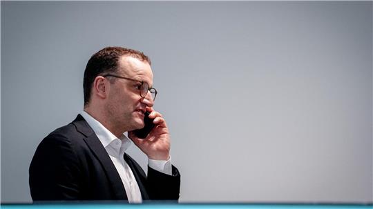 Jens Spahn ist in der Corona-Krise laut einer Untersuchung „gegen den Rat seiner Fachabteilungen“ in großem Umfang in die Schutzmasken-Beschaffung eingestiegen. (Archivfoto)