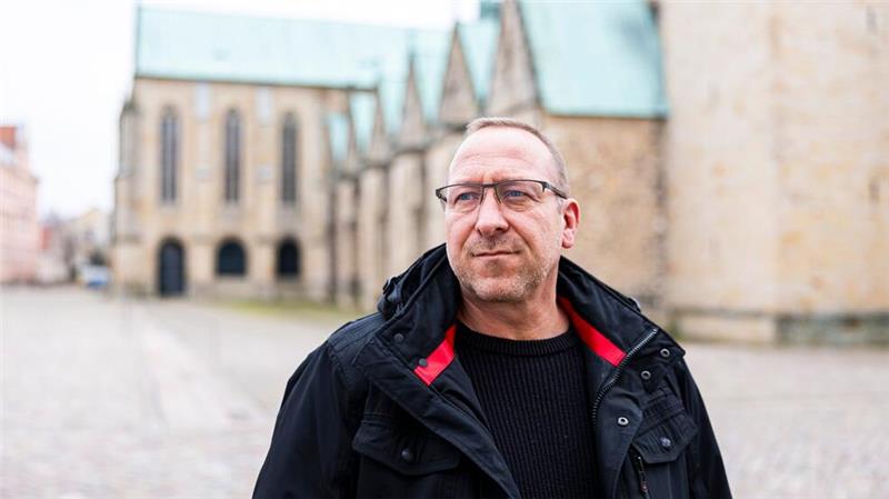 Jens Windel verlangt Schmerzensgeld vom Bistum Hildesheim. 