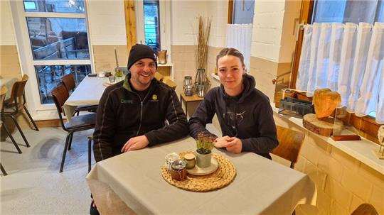 Jens und Franzi Herberger eröffnen im früheren Melkraum ein Hof-Café.