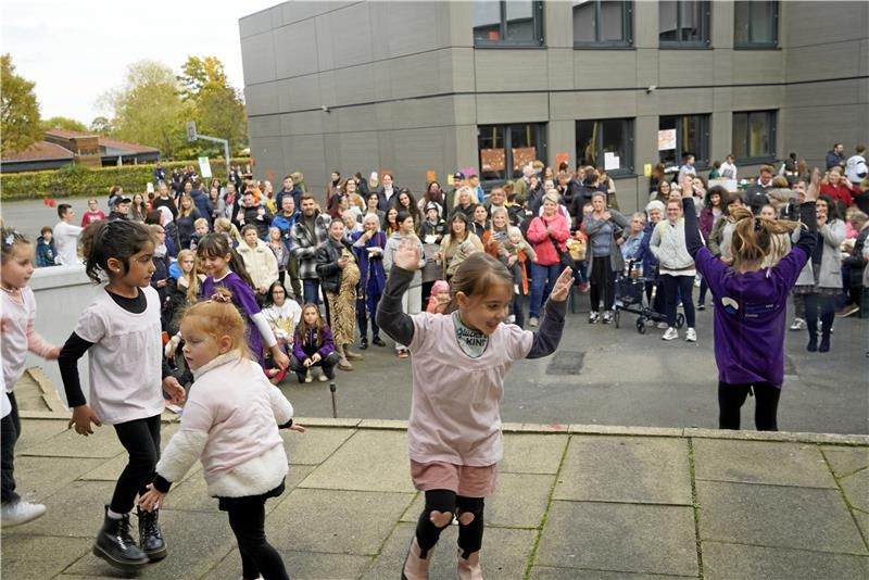 In Schlewecke feiert eine ganze Schule die Kartoffel Jenseits von Fritteuse und Kochtopf gibt es auch Attraktionen, nämlich Tanzvorführungen wie beispielsweise von den Minis aus dem VfL Oker.