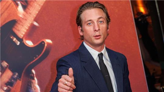 Jeremy Allen White stellte in Berlin den neuen Film über Bruce Springsteen vor. 