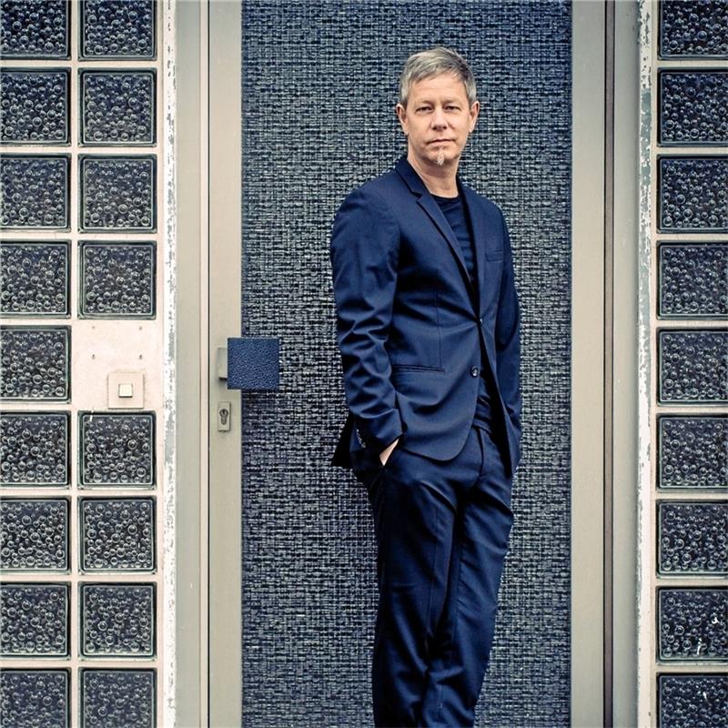 Kabarettist will raus aus dem Gedankenkarussell Jess Jochimsen kommt ins Bündheimer Schloss. Foto: Britt Schilling