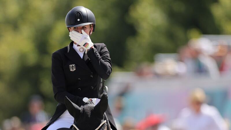Jessica von Bredow-Werndl gewinnt Gold.