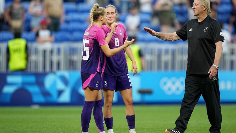 DFB-Frauen hoffen auf Bronze und Party in Paris Jetzt gegen Spanien gefordert: Horst Hrubesch, Sydney Lohmann und Giulia Gwinn (von rechts).