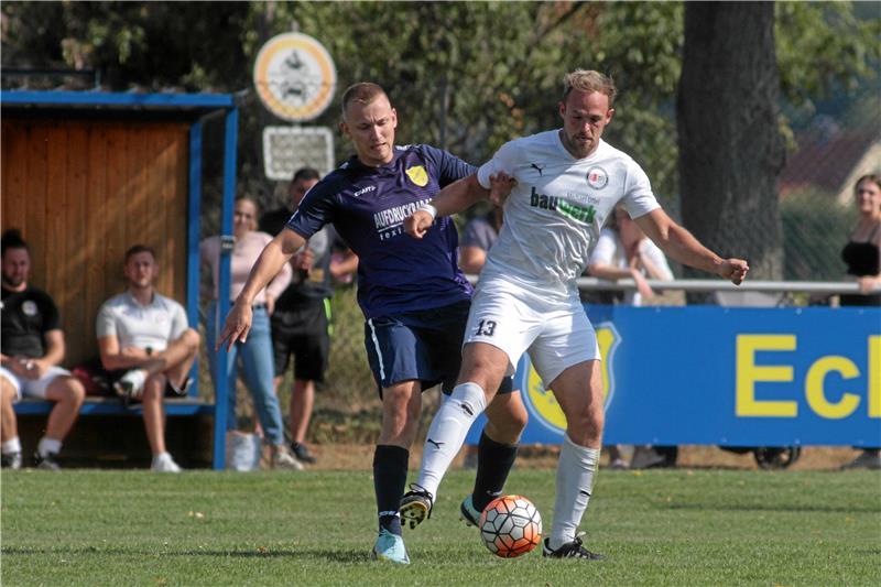 Jetzt hat auch die SG Bredelem/Astfeld die ersten Punkte: Fabian Uneken (re.) gewinnt mit der SG beim WSV Wiedelah und Fabian Melcher.  Foto: Gietemann