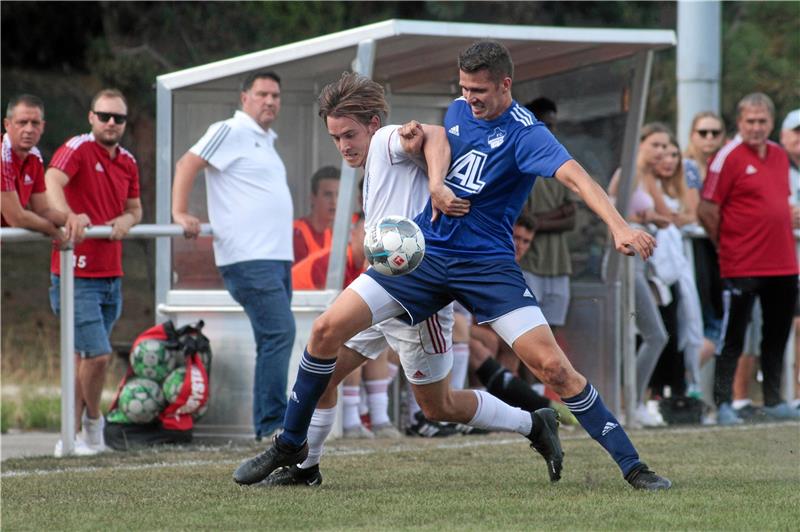 VfL Oker will dem GSC im Stadtderby ein Bein stellen Jetzt kommt es zum Duell der Aufsteiger: Der FC Othfresen mit Marvin Kaiser (re.) ist am Sonntag beim TSV Lochtum im Einsatz. Foto: Gietemann