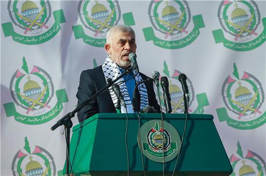 Jihia al-Sinwar, Gaza-Chef der Hamas-Bewegung, spricht auf einer Kundgebung anlässlich des 35-jährigen Gründungsjubiläums der Bewegung.