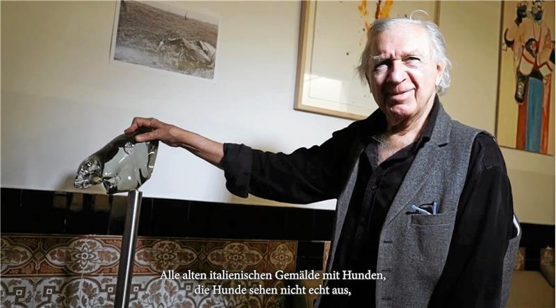 Wie der Kaiserring Goslar bereichert Jimmy Durham erzählt in seinem Atelier, dass er in Goslar die Wertschätzung erfuhr, die ihm Deutschland bis dahin verweigert hatte. Fotos: Filmstills