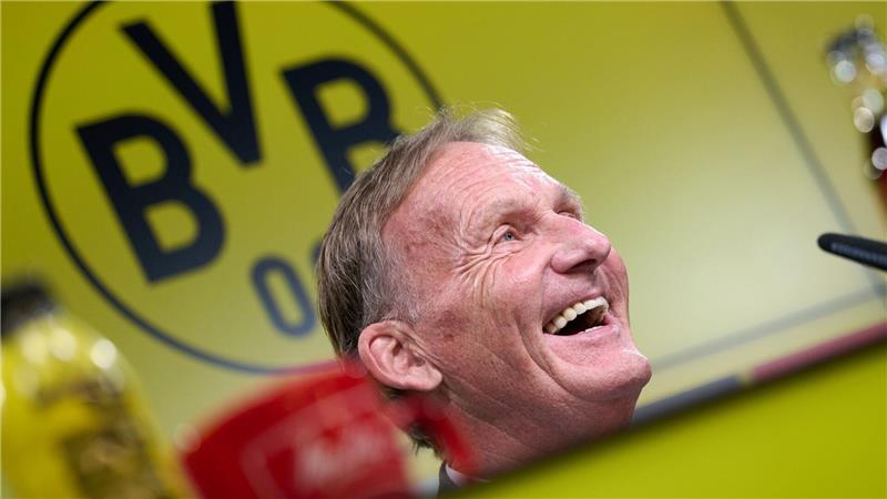 Bilder des Tages Joachim Watzke präsentiert die Zahlen