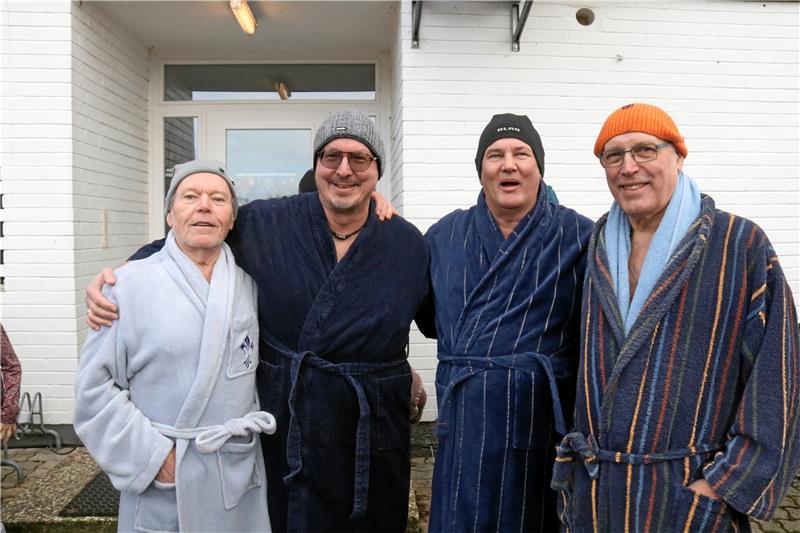 Joachim Wiedenhaupt (v. li.), Frank Bosse, Michael Ebeling und Rüdiger Thometzek sind von Anfang an beim Anschwimmen dabei. Foto: Hartmann