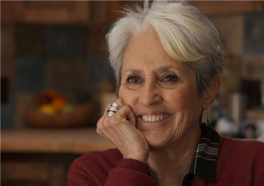 Joan Baez in einer Szene des Films "Joan Baez I Am A Noise".