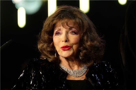 Joan Collins feiert ihren 90. Geburtstag.