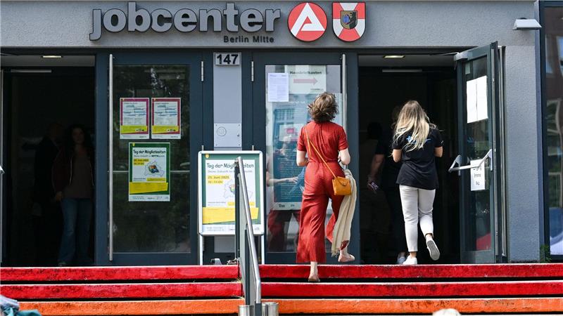 Jobcenter haben auch die Aufgabe, Bürgergeldempfänger wieder auf den Arbeitsmarkt zu bringen. (Archivbild)