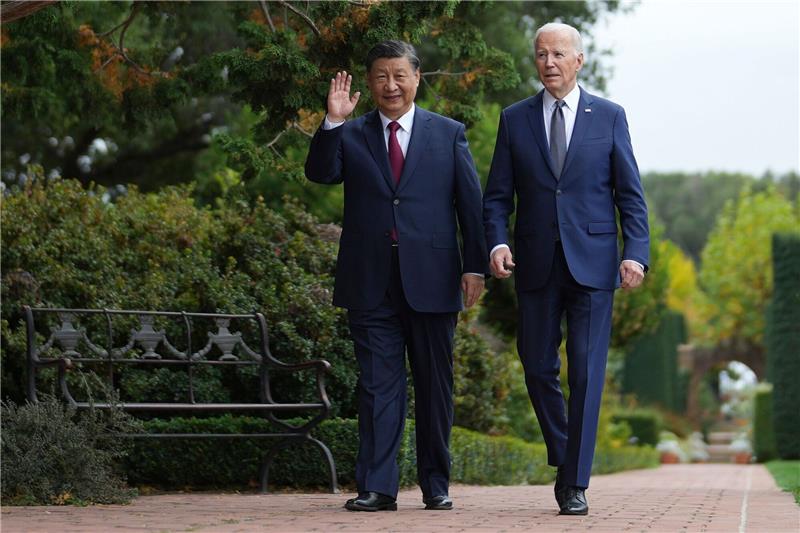 Biden und Xi kommen sich wieder näher Joe Biden (r), Präsident der USA, und Xi Jinping, Präsident von China, spazieren am Rande des Gipfels der Asiatisch-Pazifischen Wirtschaftsgemeinschaft (APEC) durch die Gärten des Filoli Estate.