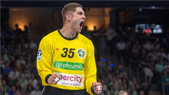 Joel Birlehm bleibt bis 2030 bei der TSV Hannover-Burgdorf. (Archivbild)