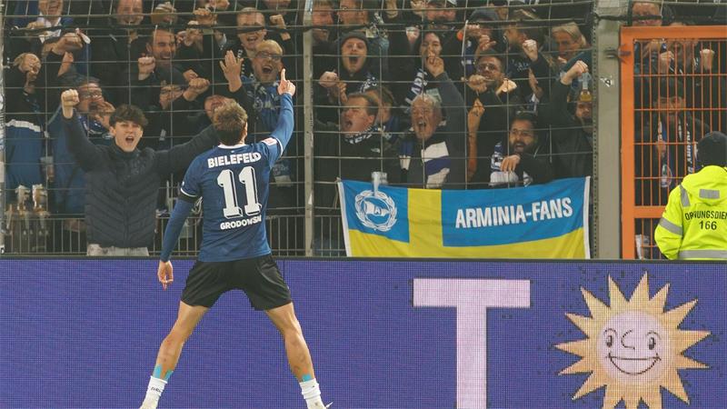 Joel Grodowski jubelt über sein zweites Tor.