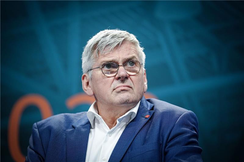 Metall-Tariffuchs Jörg Hofmann geht Jörg Hofmann ist das Bohren dicker Bretter gewohnt.