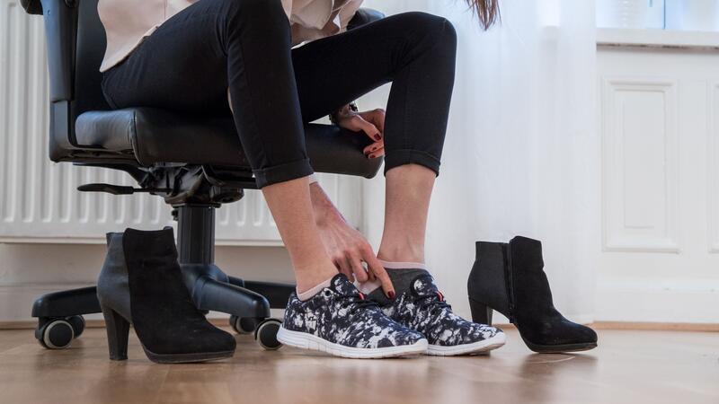 Mit diesem Mindset starten Sie beruflich durch Joggen sorgt für Ausgleich nach einem langen Arbeitstag.