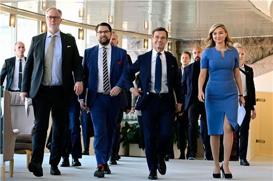 Johan Pehrson (l-r), Chef der Liberalen, Jimmie Akesson, Chef der Schwedendemokraten, Ulf Kristersson, Chef der Moderaten Sammlungspartei und Ebba Busch, Chefin der Christdemokraten haben sich auf eine Regierungsgrundlage geeinigt.