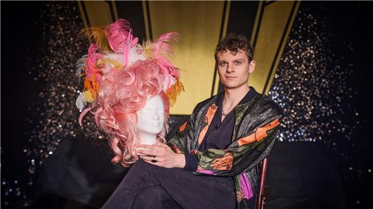 Johannes Hegemann spielt im ZDF-Film „Olivia“ den Künstler Oliver Köbel, der als Dragqueen Oliver Knöbel bekannt ist. (Handoutbild)