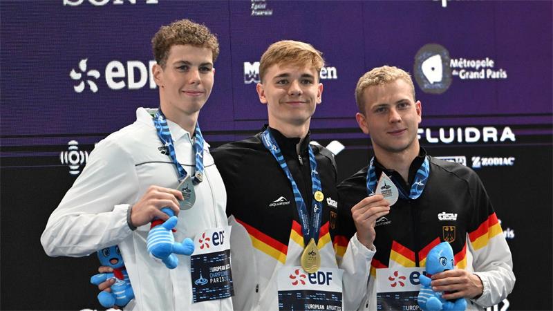 Liebmann schwimmt wieder: Was geht in seinem letzten Rennen? Johannes Liebmann (M) und Oliver Klemet (r) sind auch über 400 Meter wieder Konkurrenten.